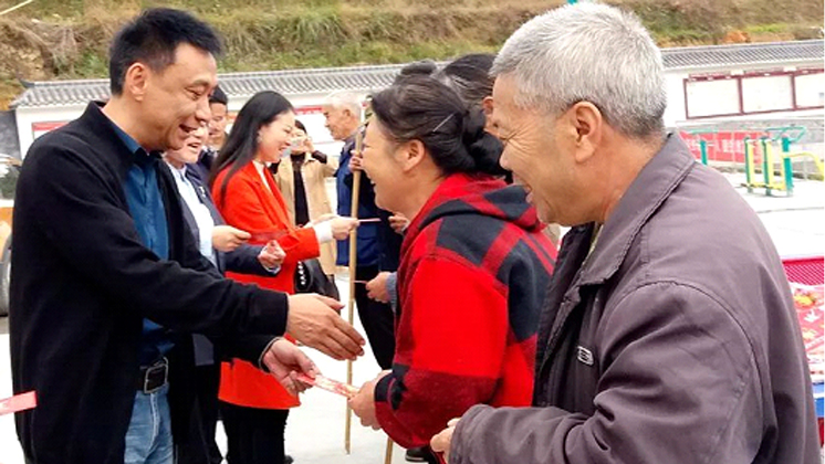 炬神電子赴良田鎮(zhèn)開展“愛(ài)心扶貧、攜手同行”活動(dòng)